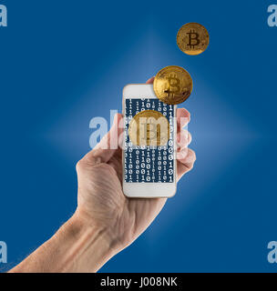 Bitcoins emergenti dalla applicazione sul palmare smartphone Foto Stock