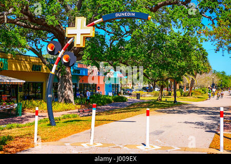 Il Fred Marchese Pinellas Trail nel centro cittadino di Dunedin, Florida Foto Stock