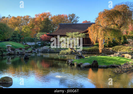 Shofuso giardino giapponese in autunno, Fairmount Park, Philadelphia, Pennsylvania Foto Stock