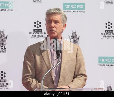 Los Angeles, CA, Stati Uniti d'America. 7 apr, 2017. LOS ANGELES - APR 7: Tom Bergeron a Carl e Rob Reiner mano Footprint e cerimonia di TCL Chinese Theatre IMAX il 7 aprile 2017 a Los Angeles, CA Credito: Hpa/via filo di ZUMA ZUMA/filo/Alamy Live News Foto Stock