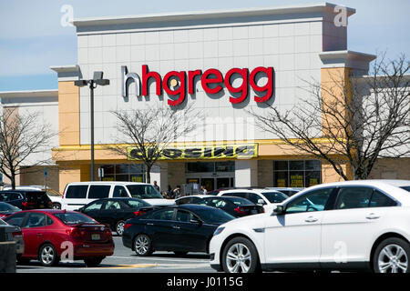 Rockville, Maryland, USA. 8 Aprile, 2017. Una chiusura dello store per banner al di fuori di un hhgregg, Inc., Retail store in Frederick, Maryland il 8 aprile 2016. L'elettronica e apparecchio rivenditore ha annunciato che sarà la chiusura di tutti i suoi 220 negozi e cessare le operazioni dopo il suo fallimento deposito. Credito: Kristoffer Tripplaar/Alamy Live News Foto Stock