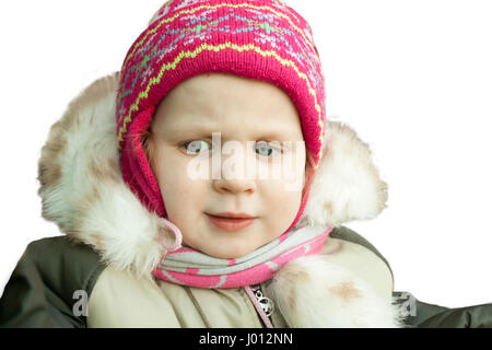 Bambina in abbigliamento invernale cercando triste. Foto Stock