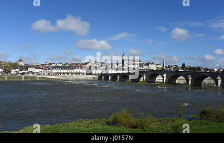 Cathedrale Saint-Louis, Pont Jacques Gabriel bridge, Blois, fiume Loira, Valle della Loira, Loir-et-Cher, Center-Val de la Loire, in Francia, in Europa, l'UNESCO Giornate mondiali Foto Stock