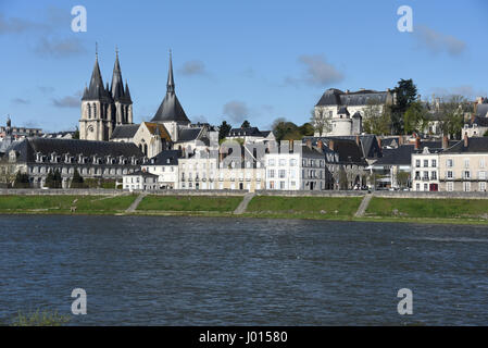 Blois, castello, Saint-Nicolas chiesa e l'Abbaye Saint-Laumer de Blois, fiume Loira, Valle della Loira, Loir-et-Cher, Center-Val de Loire, Francia, Europa, U Foto Stock