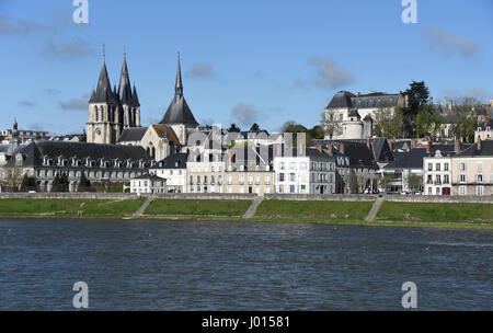 Blois, castello, Saint-Nicolas chiesa e l'Abbaye Saint-Laumer de Blois, fiume Loira, Valle della Loira, Loir-et-Cher, Center-Val de Loire, Francia, Europa, U Foto Stock