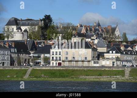 Il castello di Blois, la riva destra del fiume Loira, Valle della Loira, Loir-et-Cher, Center-Val de Loire, Francia, Europa, centro per il Patrimonio Mondiale dell'UNESCO Foto Stock