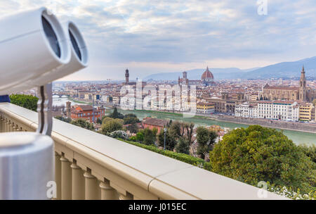 Il binocolo sul ponte di osservazione di Firenze.talia Foto Stock