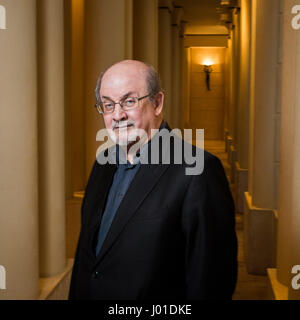 Ritratto di (Ahmed) Salman Rushdie (grazie a Hotel Park Hyatt Paris-Vendome) 11/09/2016 ©Philippe MATSAS/Opale Foto Stock