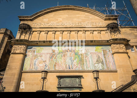 L umanità nella casa di circostanze, il pannello a mosaico, Horniman Museum, Forest Hill, London, SE23, UK. Foto Stock