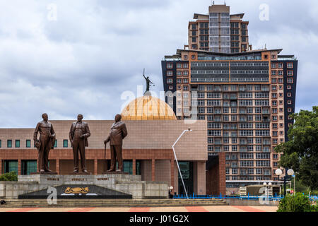 Tre Dikgosi / i capi tribù/ Monumento, central business district, Gaborone, Botswana, 2017 Foto Stock