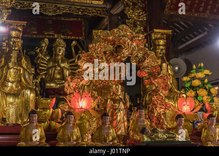 Tempio buddista nel cuore di Hai Phong, nel centro della città in Hai Phong. Unnamed tempio buddista nel cuore di Hai Phong, vecchio edificio con belle d Foto Stock