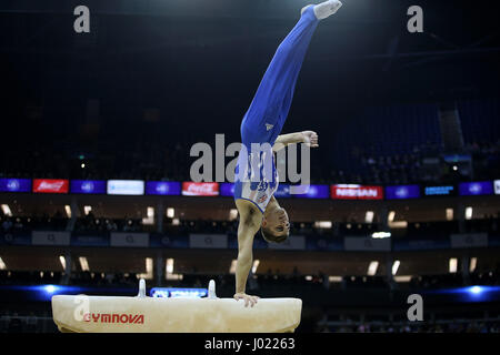 Gran Bretagna Max Whitlock durante una mostra sul display il cavallo durante la Coppa del Mondo di Ginnastica all'O2, Londra. Stampa foto di associazione. Picture Data: Sabato 8 Aprile 2017. Foto di credito dovrebbe leggere: Steven Paston/filo PA. Restrizioni: solo uso editoriale, nessun uso commerciale senza la preventiva autorizzazione. Foto Stock