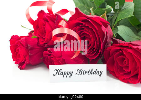 Buon compleanno Card con bouquet di rose rosse, su sfondo bianco. Foto Stock