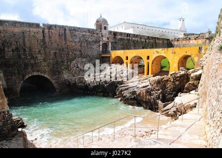 Un fortilizio medievale di Peniche Foto Stock