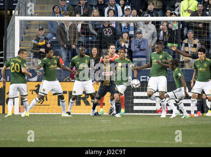 Chester, Pennsylvania, USA. 8 apr, 2017. I legnami da Portland e Unione di Philadelphia, in azione contro il Philadelphia unione a Talen Energy stadium di Chester Pa Credito: Ricky Fitchett/ZUMA filo/Alamy Live News Foto Stock