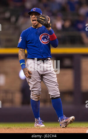 Milwaukee, WI, Stati Uniti d'America. 08 apr, 2017. Chicago Cubs terzo baseman Javier Baez #9 durante il Major League Baseball gioco tra il Milwaukee Brewers e il Chicago Cubs a Miller Park di Milwaukee, WI. Cubs ha sconfitto il Brewers 11-6. John Fisher/CSM/Alamy Live News Foto Stock