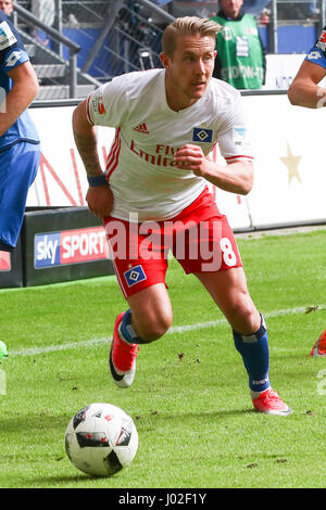 Amburgo, Germania. 08 apr, 2017. Amburgo Lewis Holtby in azione durante la Bundesliga tedesca partita di calcio tra Amburgo SV e 1899 Hoffenheim nel Volksparkstadion stadium di Amburgo, Germania, 08 aprile 2017. Foto: Christian Charisius/dpa/Alamy Live News Foto Stock