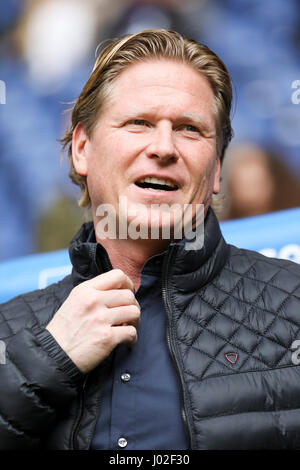 Amburgo, Germania. 08 apr, 2017. Amburgo allenatore Markus Gisdol visto prima Bundesliga tedesca partita di calcio tra Amburgo SV e 1899 Hoffenheim nel Volksparkstadion stadium di Amburgo, Germania, 08 aprile 2017. Foto: Christian Charisius/dpa/Alamy Live News Foto Stock