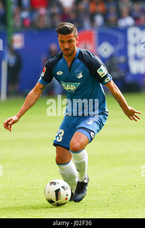 Amburgo, Germania. 08 apr, 2017. Hoffenheim il Marco Terrazzino in azione durante la Bundesliga tedesca partita di calcio tra Amburgo SV e 1899 Hoffenheim nel Volksparkstadion stadium di Amburgo, Germania, 08 aprile 2017. Foto: Christian Charisius/dpa/Alamy Live News Foto Stock