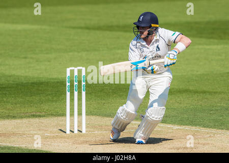 Londra, Regno Unito. 9 Aprile, 2017. Ian Bell batting per Warwickshire contro Surrey il giorno tre della contea di Specsavers partita di campionato al ovale. David Rowe/ Alamy Live News Foto Stock