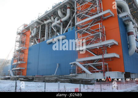 Sabetta, Russia. 30 Mar, 2017. Un Jamal gas LNG liquidification impianto in Sabetta, Russia, 30 marzo 2017. Lo stabilimento è il più grande del mondo nel suo genere. Essa servirà in Asia e sui mercati europei a partire dalla fine del 2017 in poi. Foto: Friedemann Kohler/dpa/Alamy Live News Foto Stock