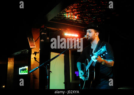 Mark Ballas suonare dal vivo presso il VH1 Rock scuole concerto presso la zecca sul dicembre 11, 2015 a Los Angeles, California. Foto Stock