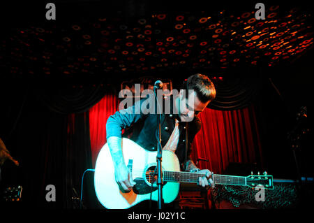 Ryan Cabrera suonare dal vivo presso il VH1 Rock scuole concerto presso la zecca sul dicembre 11, 2015 a Los Angeles, California. Foto Stock