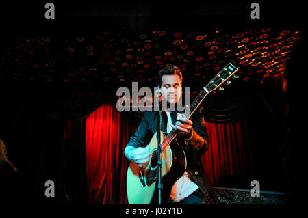 Ryan Cabrera suonare dal vivo presso il VH1 Rock scuole concerto presso la zecca sul dicembre 11, 2015 a Los Angeles, California. Foto Stock