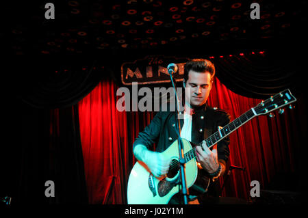 Ryan Cabrera suonare dal vivo presso il VH1 Rock scuole concerto presso la zecca sul dicembre 11, 2015 a Los Angeles, California. Foto Stock