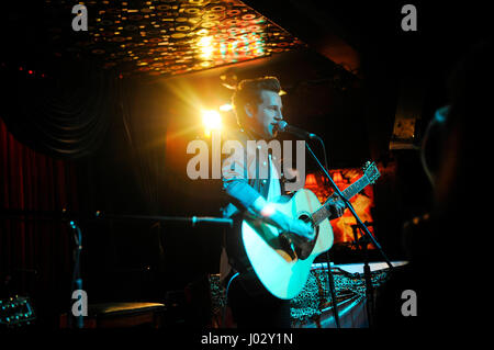 Ryan Cabrera suonare dal vivo presso il VH1 Rock scuole concerto presso la zecca sul dicembre 11, 2015 a Los Angeles, California. Foto Stock