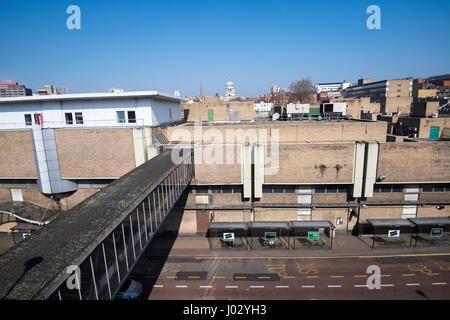 Collin Street e Broadmarsh Shopping Centre prima della demolizione, visto dalla parte superiore del Broadmarsh Car Park a Nottingham, Inghilterra Regno Unito Foto Stock