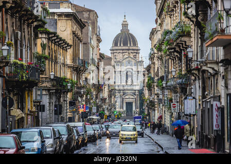 Cattolica Romana Cattedrale metropolitana di Sant'Agata visto da Giuseppe Garibaldi Street nella città di Catania, sul lato est della Sicilia Isola, Italia Foto Stock