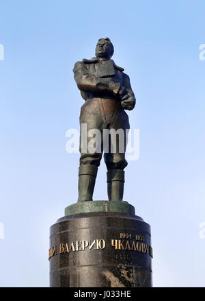 Il monumento al pilota sovietico Valery Chkalov Foto Stock