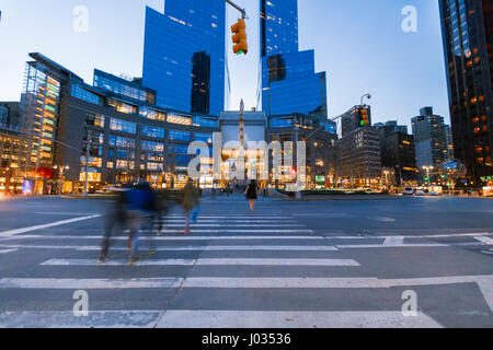 La città di New York, Stati Uniti d'America - 2 Aprile 2017: Time Warner Center visto dal Columbus Circle, era il più alto-elencati di valore di mercato nella città di New York, $1.1 billio Foto Stock