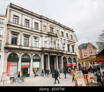 La Galeries Royales Saint-Hubert (Francese) o Koninklijke Sint-Hubertusgalerijen (Olandese) è una vetrata galleria per lo shopping a Bruxelles, in Belgio Foto Stock