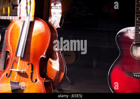 La peste strumenti musicali a corda. N. persone. Foto Stock