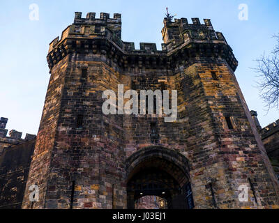 Lancaster Castle e ex carcere è situato nel centro di Lancaster County town e la città di Lancashire Inghilterra Foto Stock