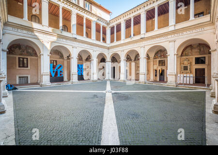 Chiostro del Bramante in Santa Maria della Pace chiesa barocca nei pressi di Piazza Navona Foto Stock