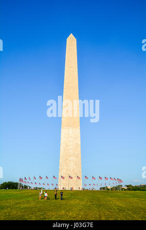 Il Monumento a Washington in un pomeriggio soleggiato, Washington D.C. Foto Stock