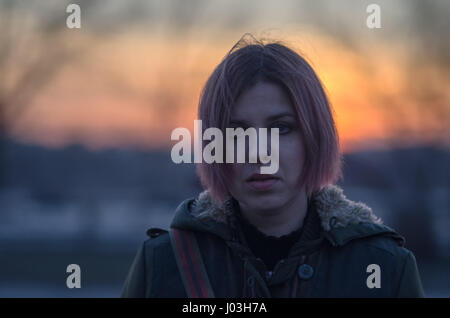 Luminose colorate capelli ragazze simile al colore del tramonto Foto Stock