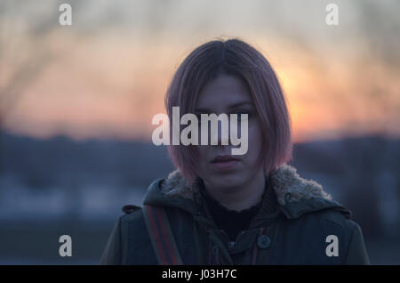 Luminose colorate capelli ragazze simile al colore del tramonto Foto Stock