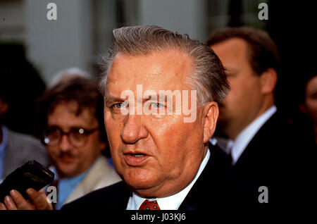 Arpad Gorcz il presidente dell'Ungheria parla con i giornalisti nel West WIng carraio della Casa Bianca a conclusione della sua prima riunione privata con il presidente William Clinton all ufficio Ovale, Washington DC., 21 giugno 1994. Foto di Mark Reinstein Foto Stock