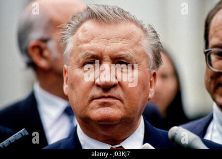 Arpad Gorcz il presidente dell'Ungheria parla con i giornalisti nel West WIng carraio della Casa Bianca a conclusione della sua prima riunione privata con il presidente William Clinton all ufficio Ovale, Washington DC., 21 giugno 1994. Foto di Mark Reinstein Foto Stock