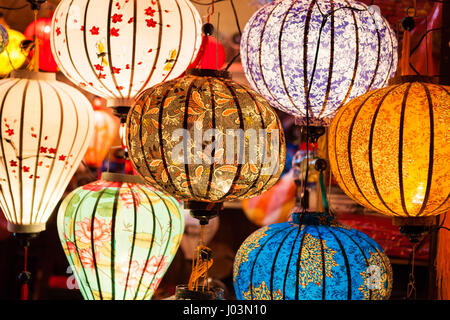 I tradizionali colorati Vietnam lanterne Foto Stock