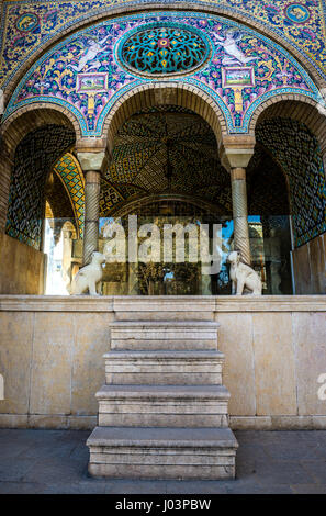 Piccolo trono di marmo di Karim Khani Nook (Khalvat e Karim Khani) residenza nel Palazzo Golestan, ex royal Qajar complesso in Tehran, Iran Foto Stock