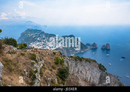 Vista di Capri Island da Monte Solaro, Italia Foto Stock