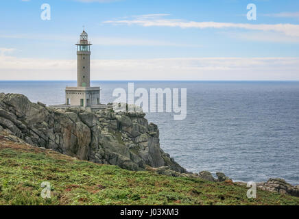Punta Nariga Lighthouse vicino a Malpica de Bergantinos, A Coruna e provincia, Galizia Foto Stock