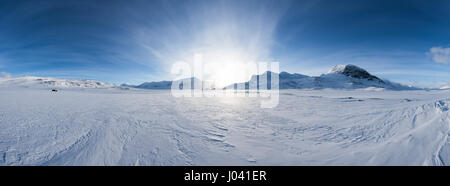 Sci di fondo nella regione di Abisko e parco nazionale, Svezia, Europa Foto Stock