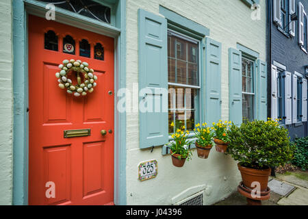 Riga di colorate case in centro città, Philadelphia, Pennsylvania. Foto Stock