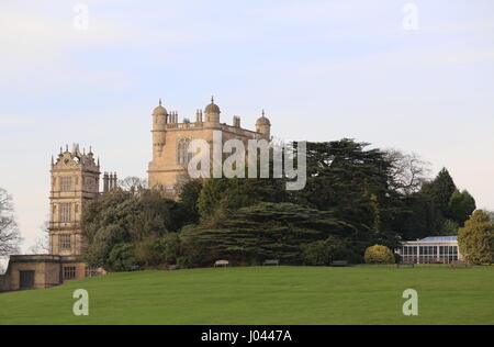 Esterno della Wollaton Hall Nottingham REGNO UNITO Aprile 2017 Foto Stock